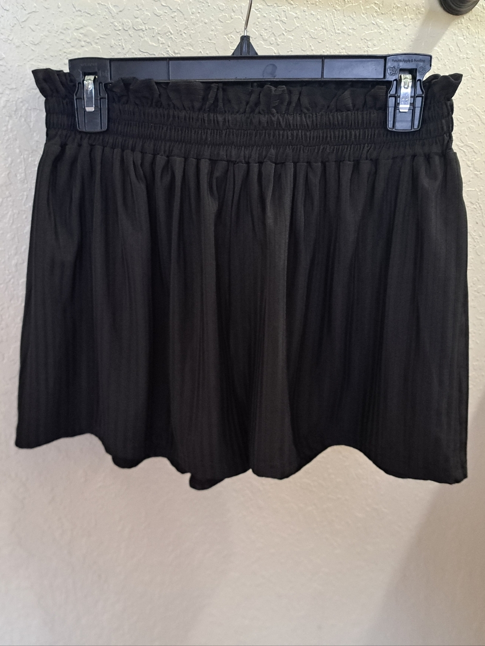 Women's HYFVE Black Ribbed Flowy Shorts Size Medium